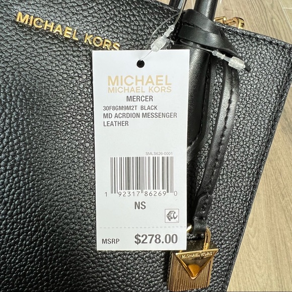 Michael Kors Mercer Medium Messenger